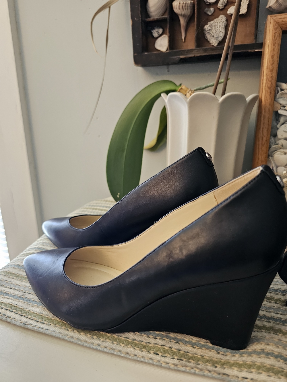 Women's Black Nine West Wedge Pumps - Classic Closed-Toe Heel